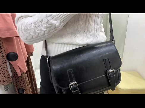 ❤️ Публічна мастурбація молодої сучки FeralBerry фалоімітатором у примірочній ❤️ Порно-відео у нас ﹏