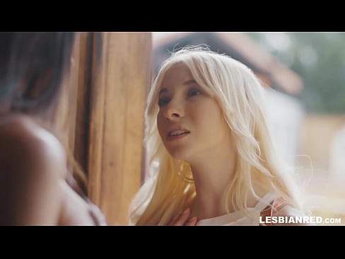 ❤️ Дівчина приходить додому через кілька місяців і в кінцевому підсумку їсть кицьку своєї мачухи ❤️ Порно-відео у нас ﹏
